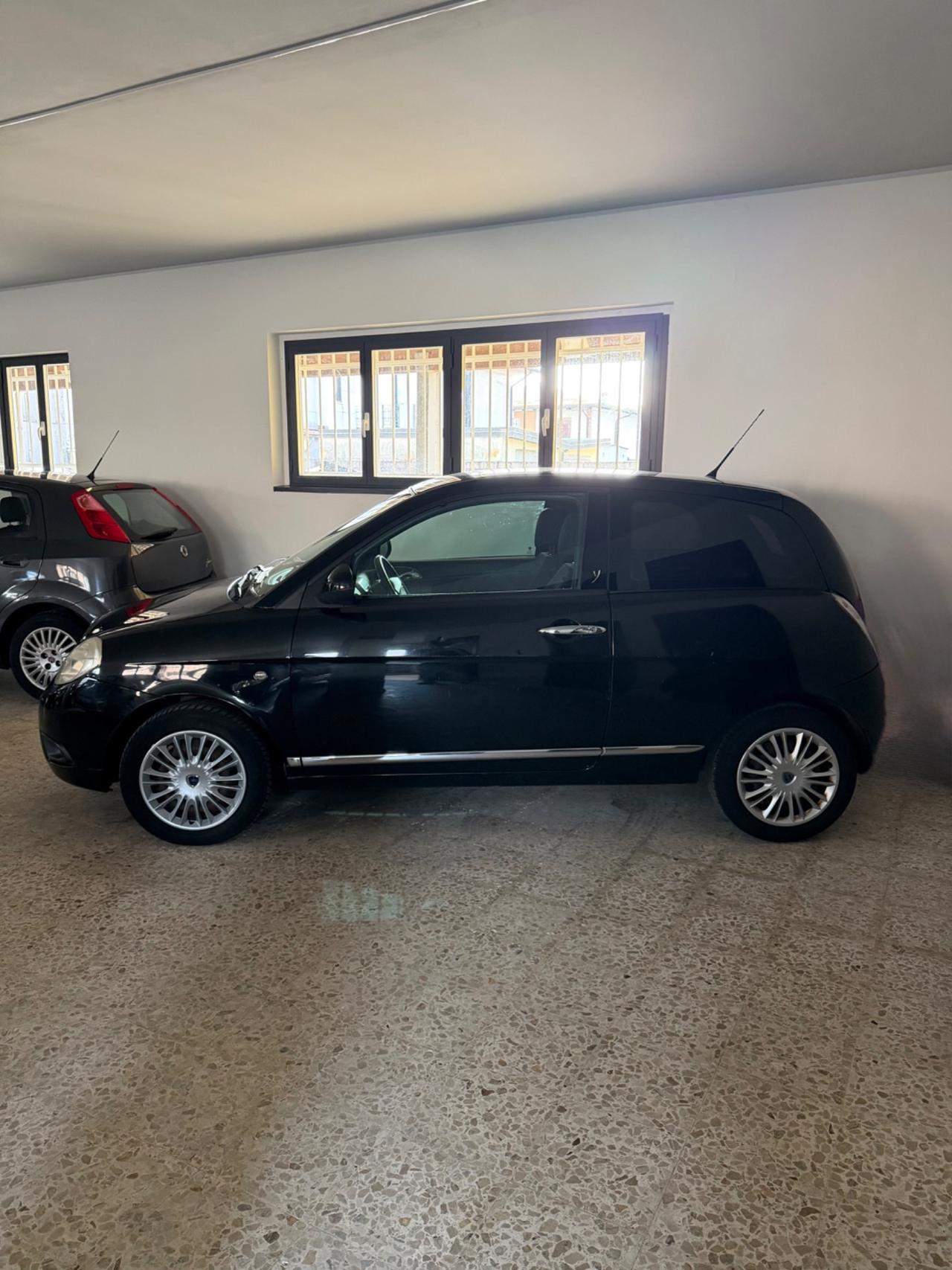 Lancia Ypsilon 1.2 Argento