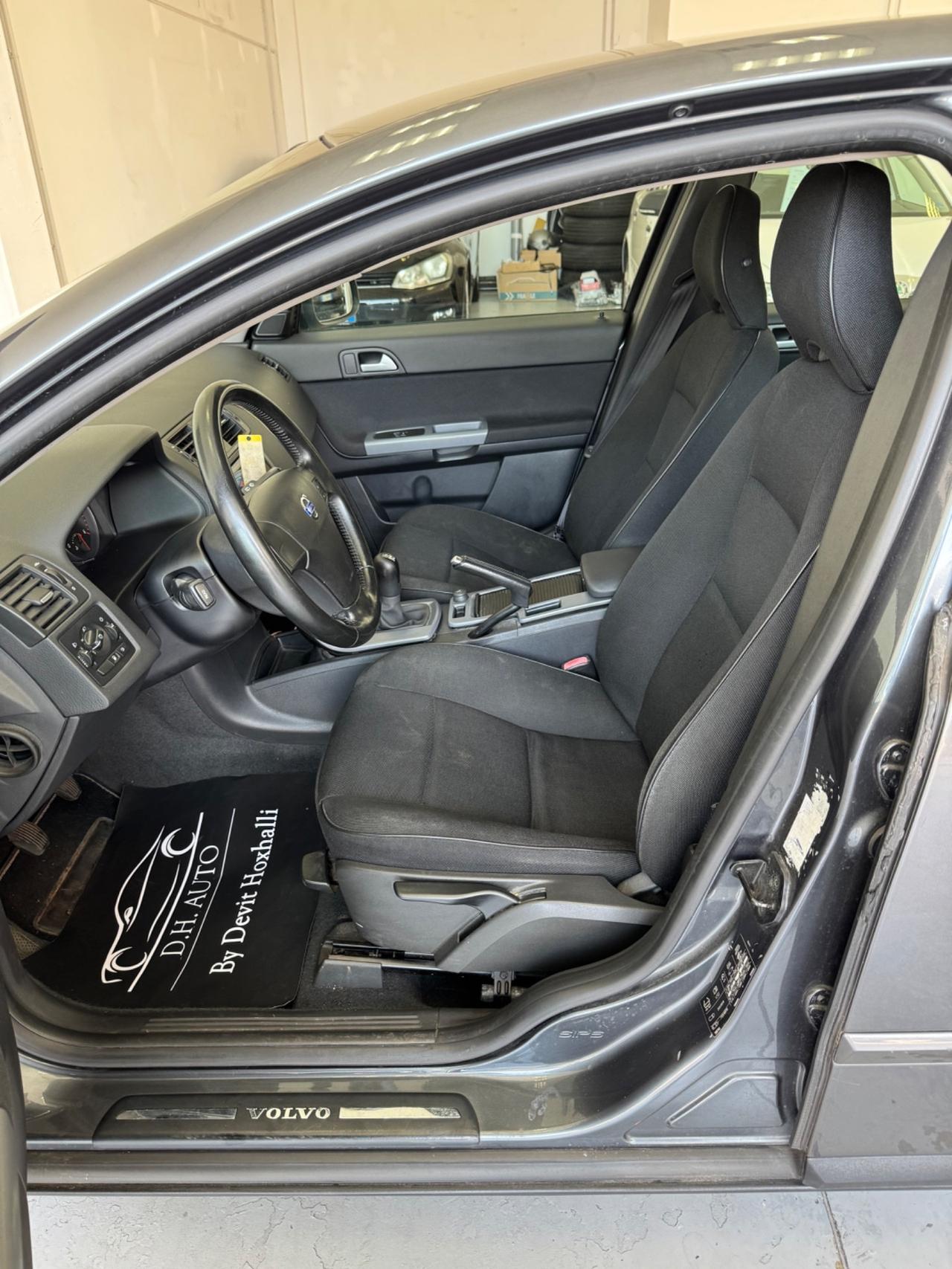 Volvo V50 D2 R-design