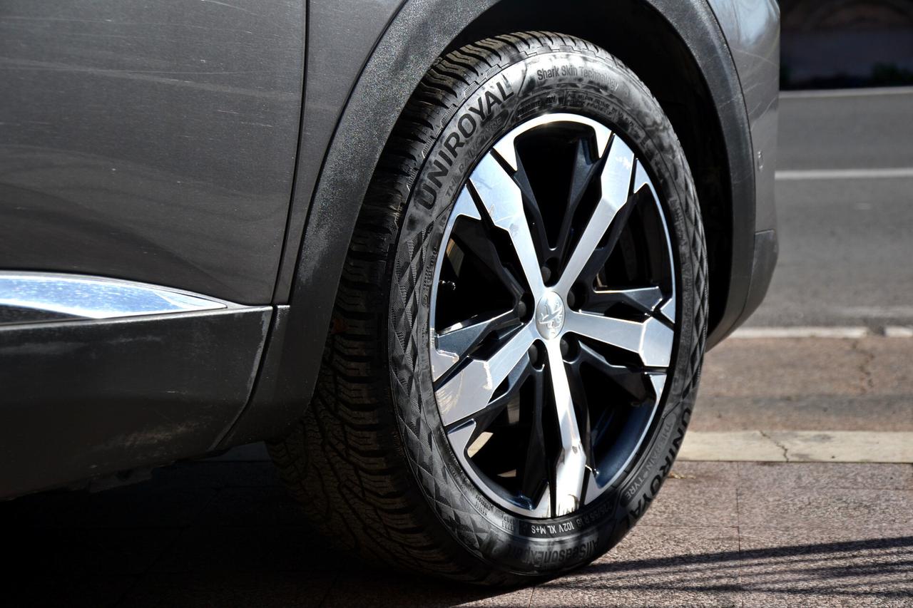 Peugeot 5008 1.5 HDi 130CV 7POSTI AUT.+NAV+LED+RCAM+PELLE+PDC