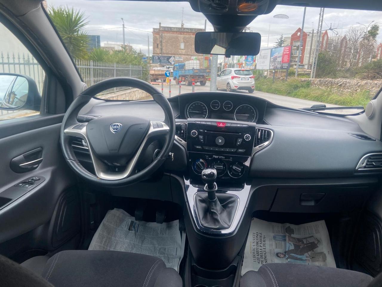 Lancia Ypsilon 1.2 69 CV 5 porte Platinum