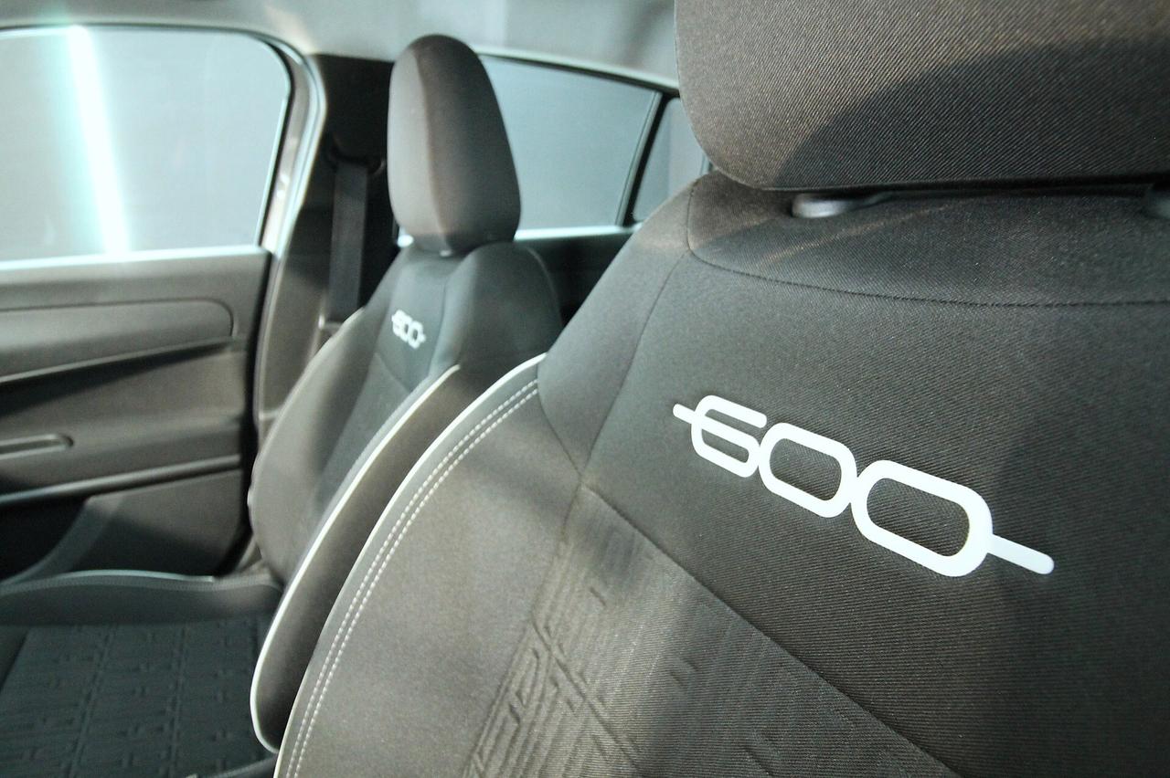 FIAT 600 1.2 HYBRID 110 CV