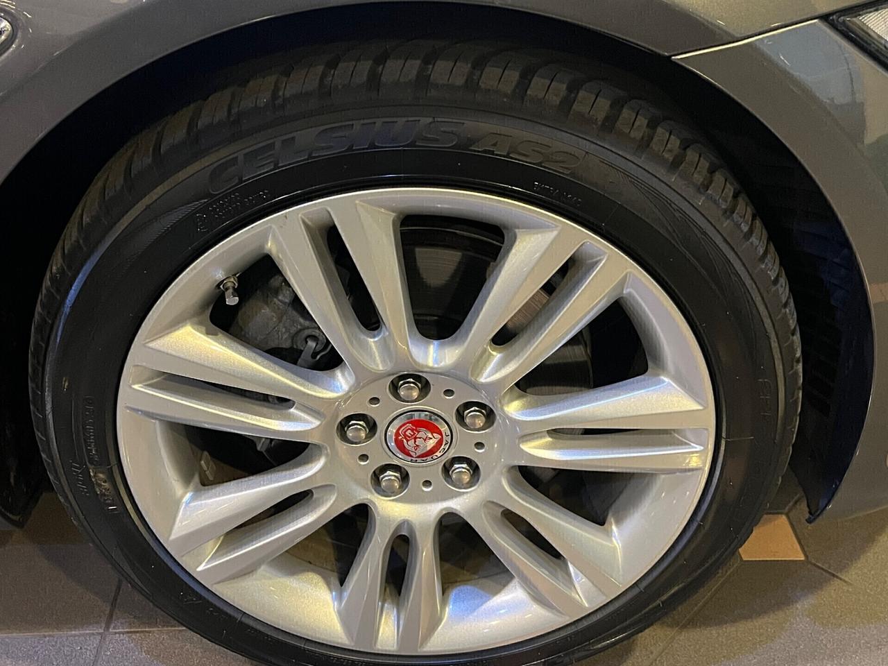 Jaguar XE 2.0d Prestige 180cv auto 88.000 KM!!!