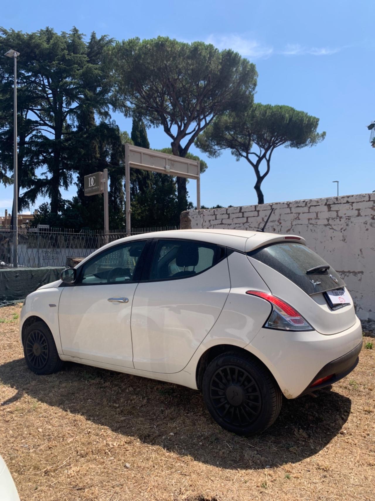 Lancia Ypsilon 1.0 FireFly 5 porte S&S Hybrid Silver Plus