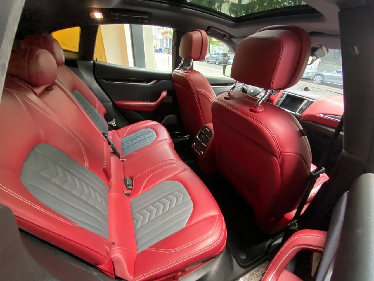 Maserati Levante 3.0 V6 275cv AWD Granlusso AUTO - 99.000KM!!!