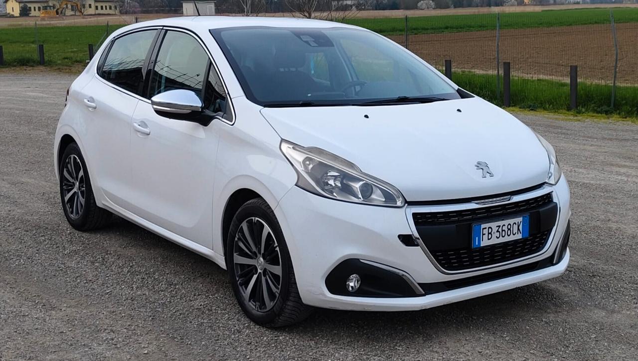 Peugeot 208 1.4 HDi 68 CV 5 porte Allure