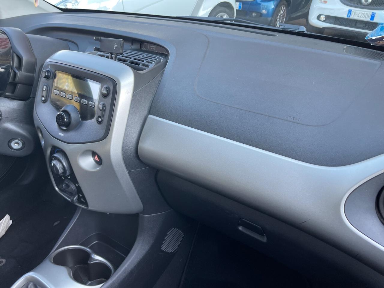 Toyota Aygo 1.0 VVT-i 69 CV 5 porte x-play