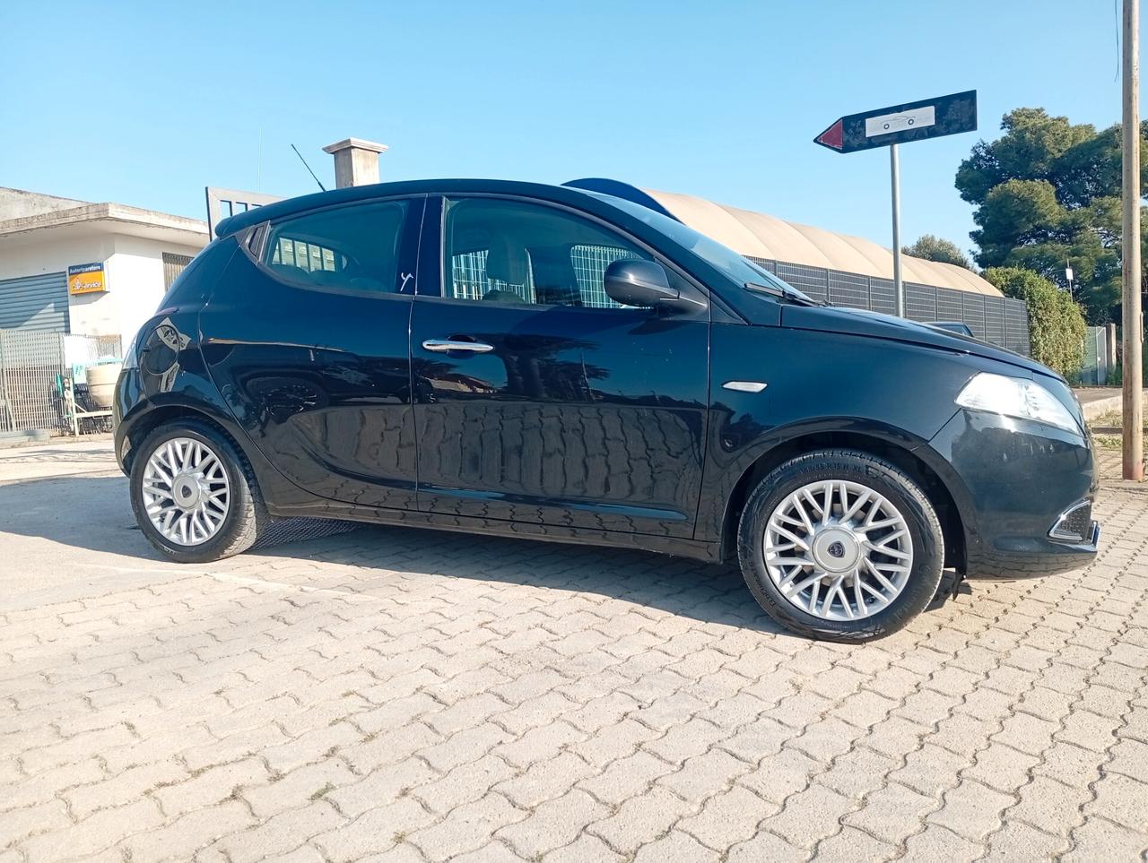 Lancia Ypsilon 1.3 MJT 16V 95 CV 5 MOTORE NUOVO!