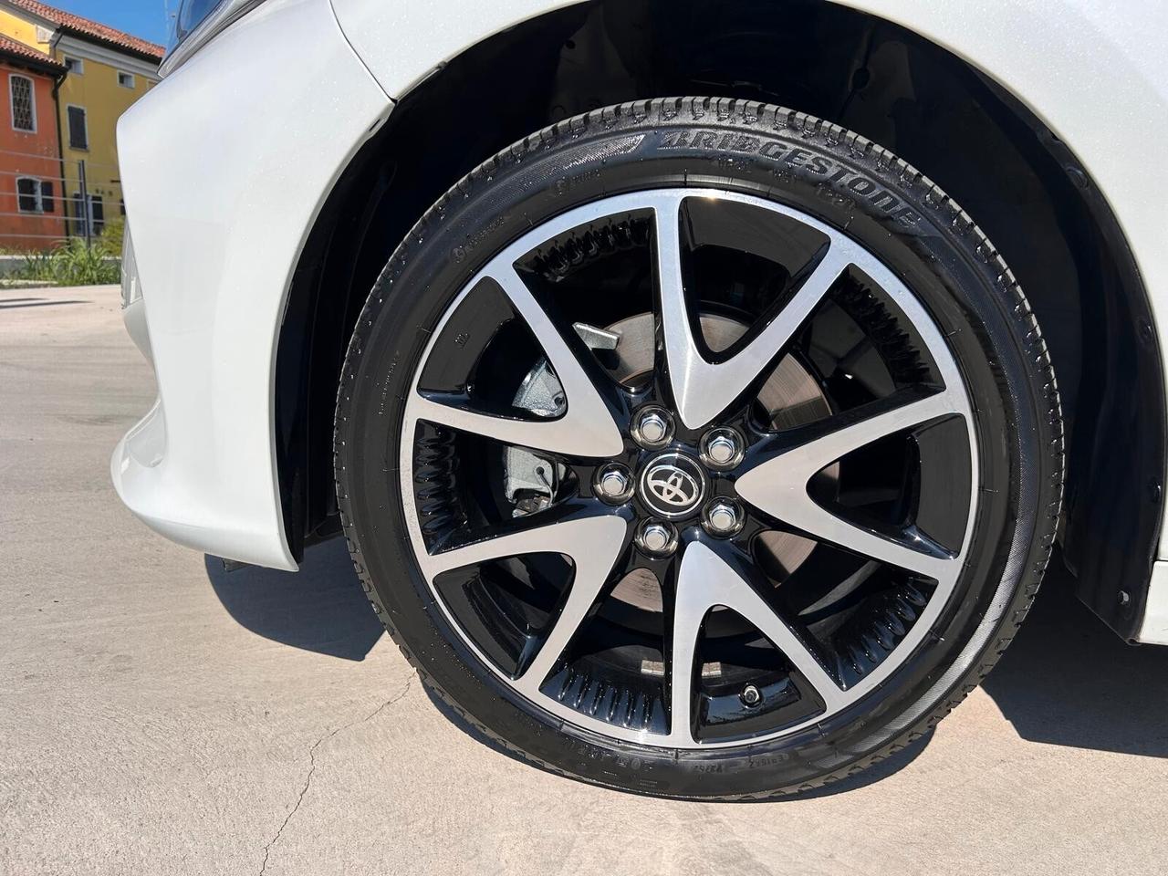 Toyota Yaris 1.5 Hybrid 5 porte Lounge