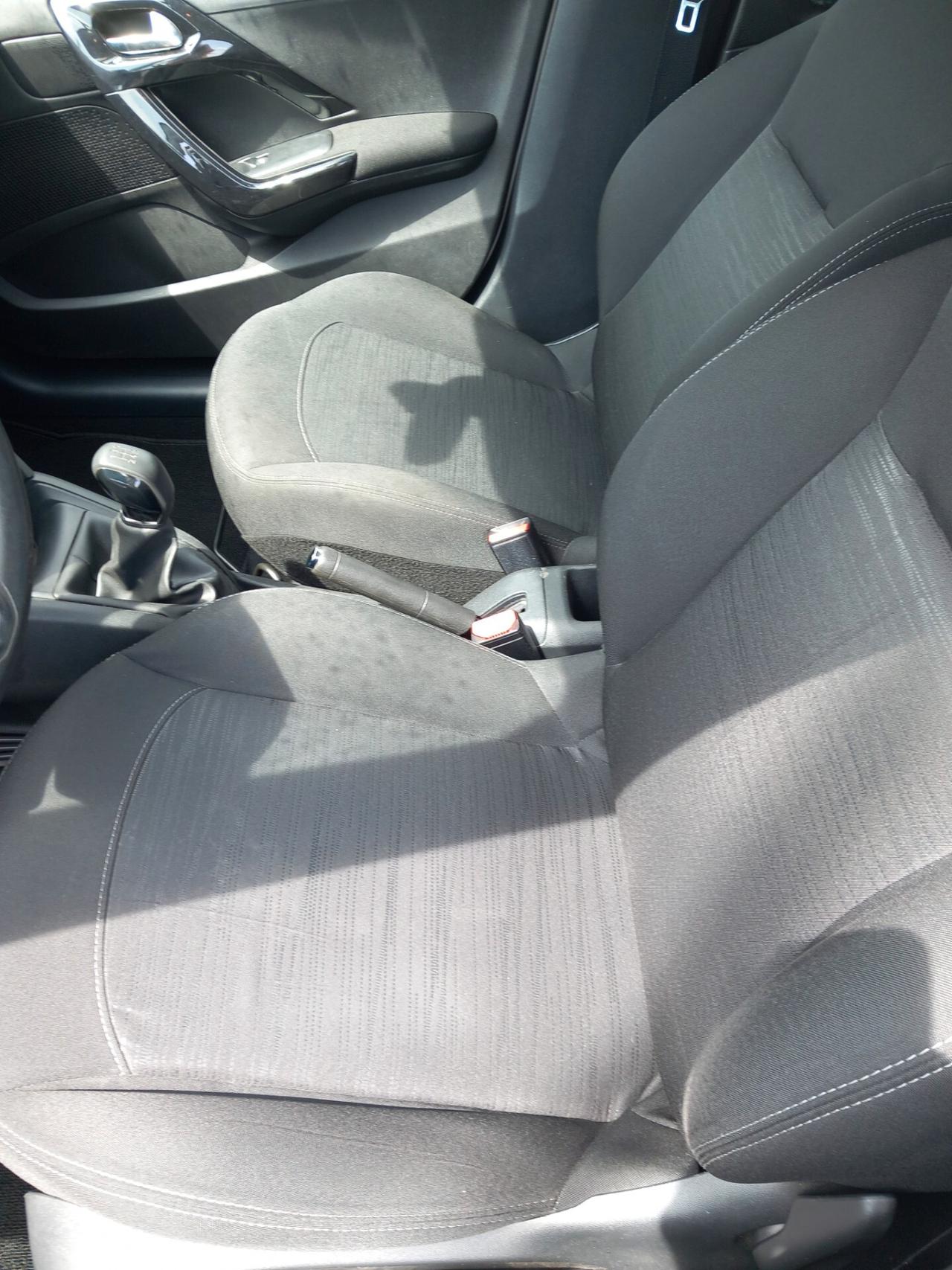 PEUGEOT 208 AUTOCARRO