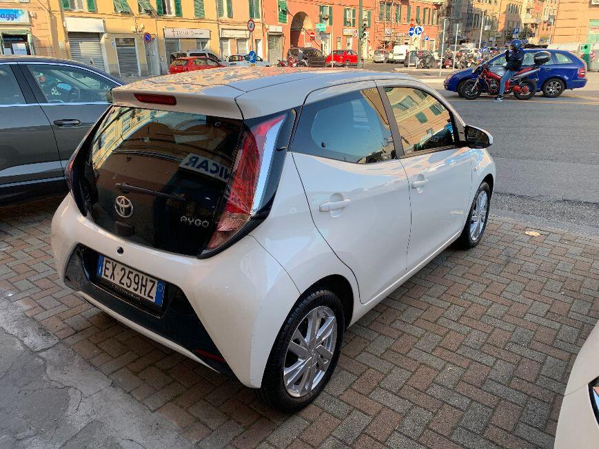 Toyota Aygo 1.0 VVT-i 69 CV 5 porte x-clusiv