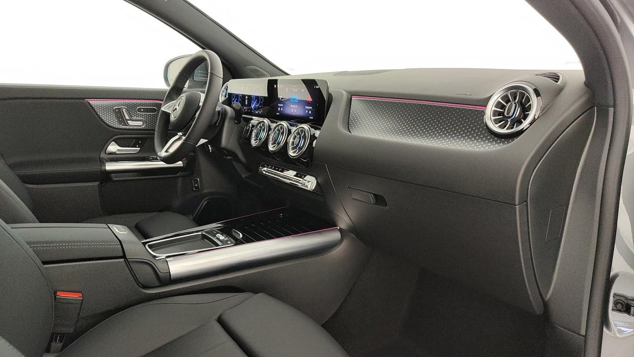 Mercedes-Benz EQA 250+ Street Edition