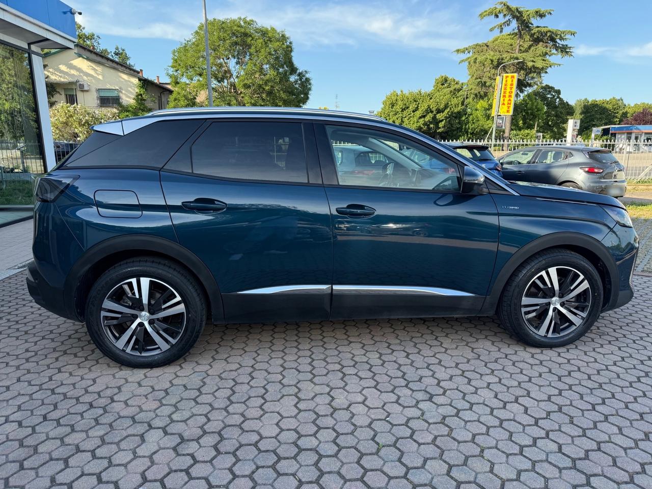 Peugeot 3008 Hybrid 225 e-EAT8 Allure