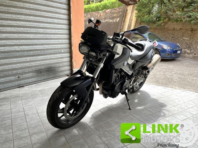 BMW F 800 R .