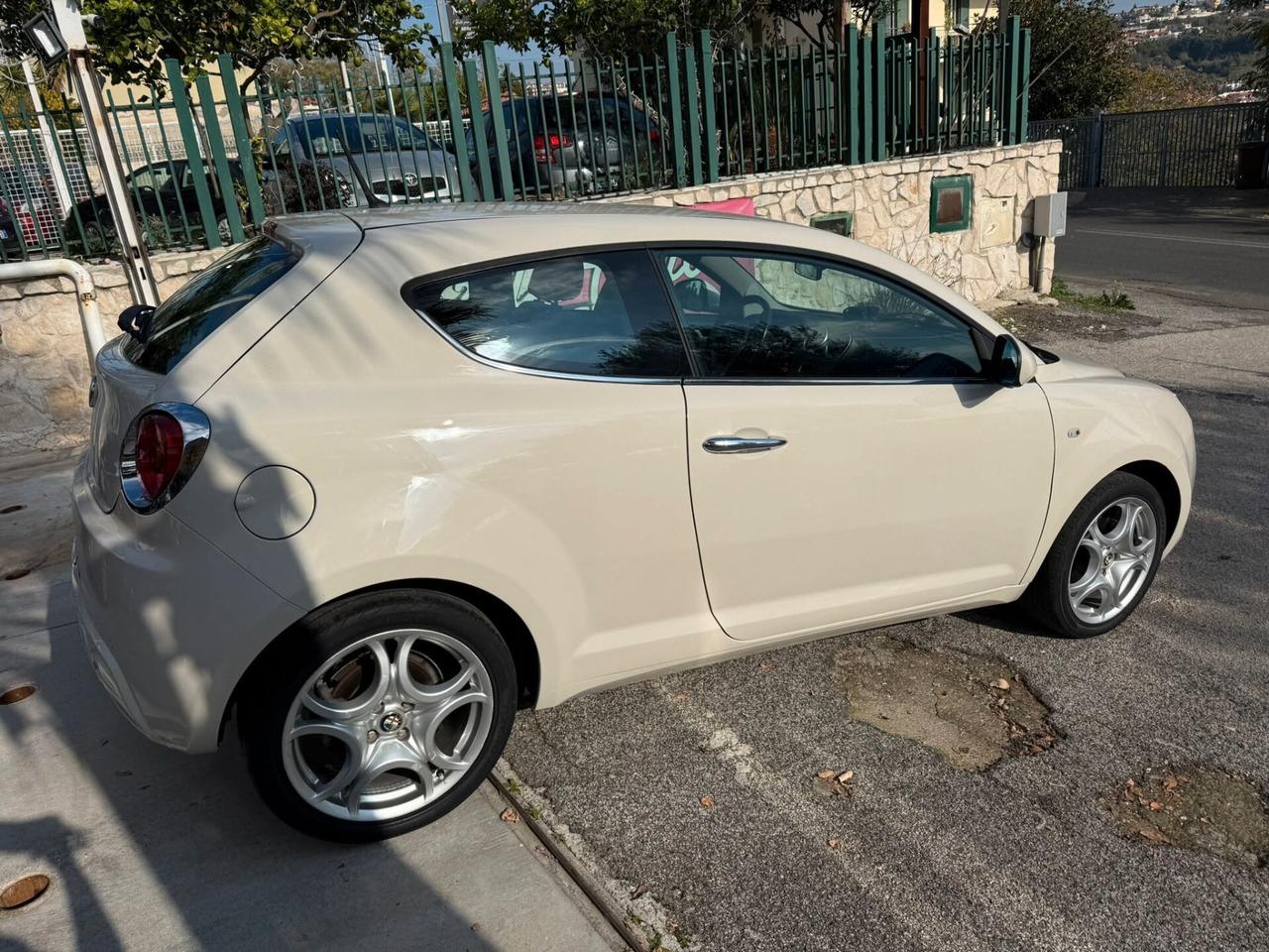 Alfa Romeo MiTo 1.6 JTDm-2 S&S Distinctive Sport Pack