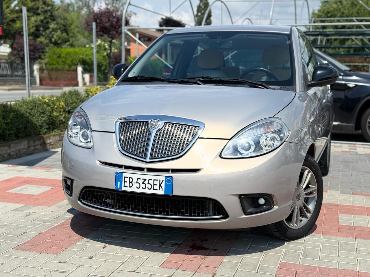 Lancia Ypsilon 1.2 69CV Platino OK NEOPATENTATI