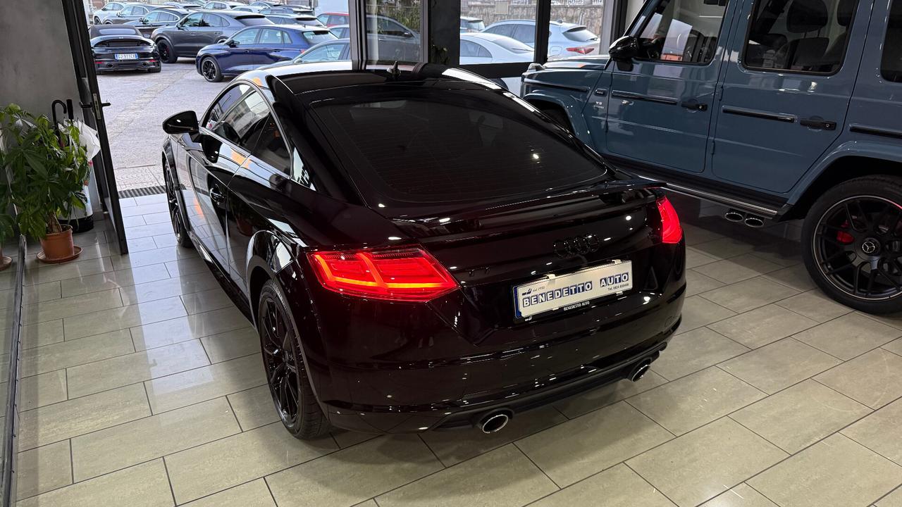 AUDI TT 2.0 TDI COUPE' TOTAL BLACK