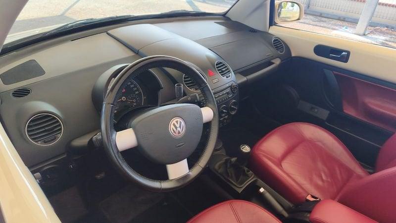 Volkswagen New Beetle New Beetle Cabrio 1.6 limited Red Edition