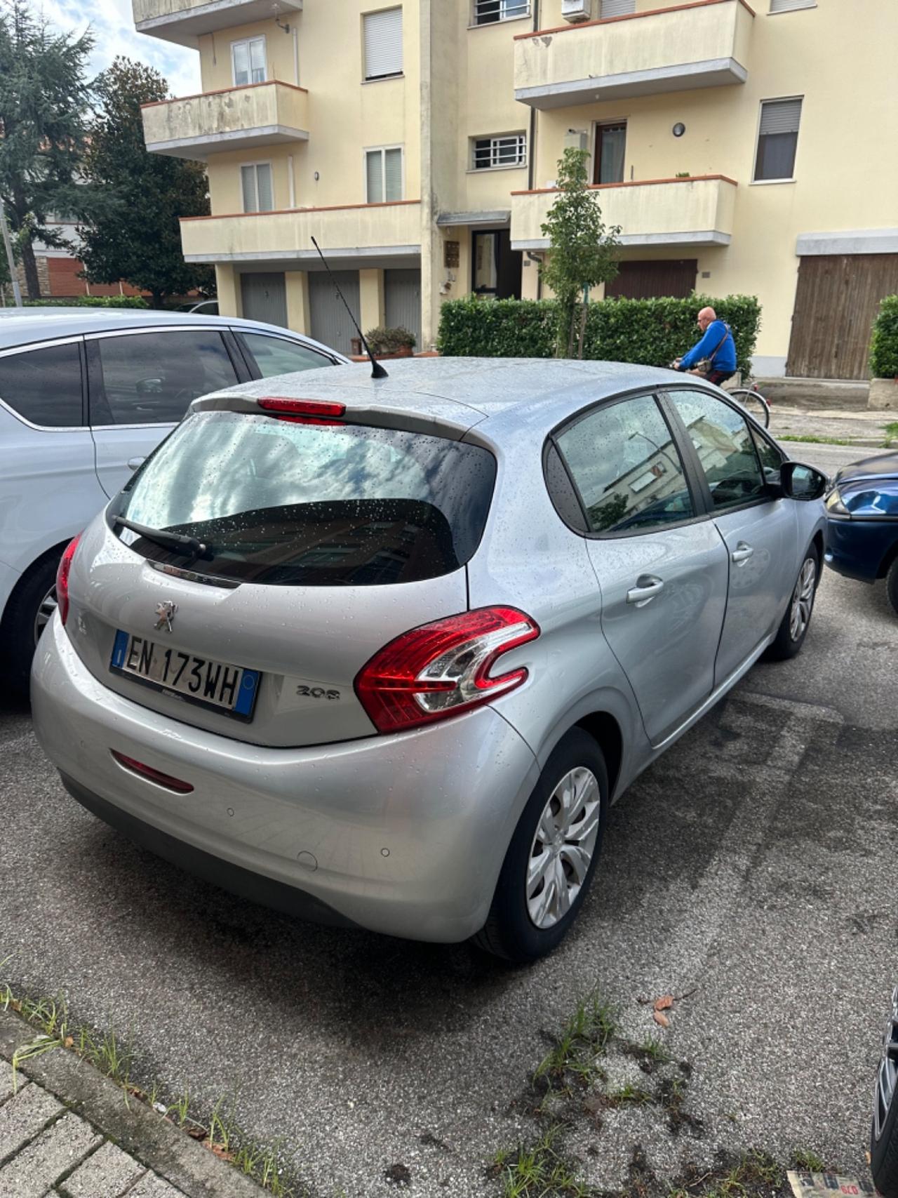 Peugeot 208 1.4 HDi 68 CV 5 porte Access