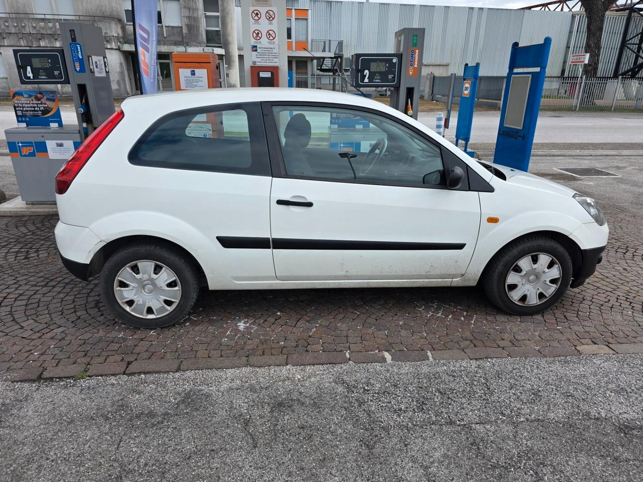 Ford Fiesta 1.4 TDCi 3p. Van con 232.000km Neopatentati ok