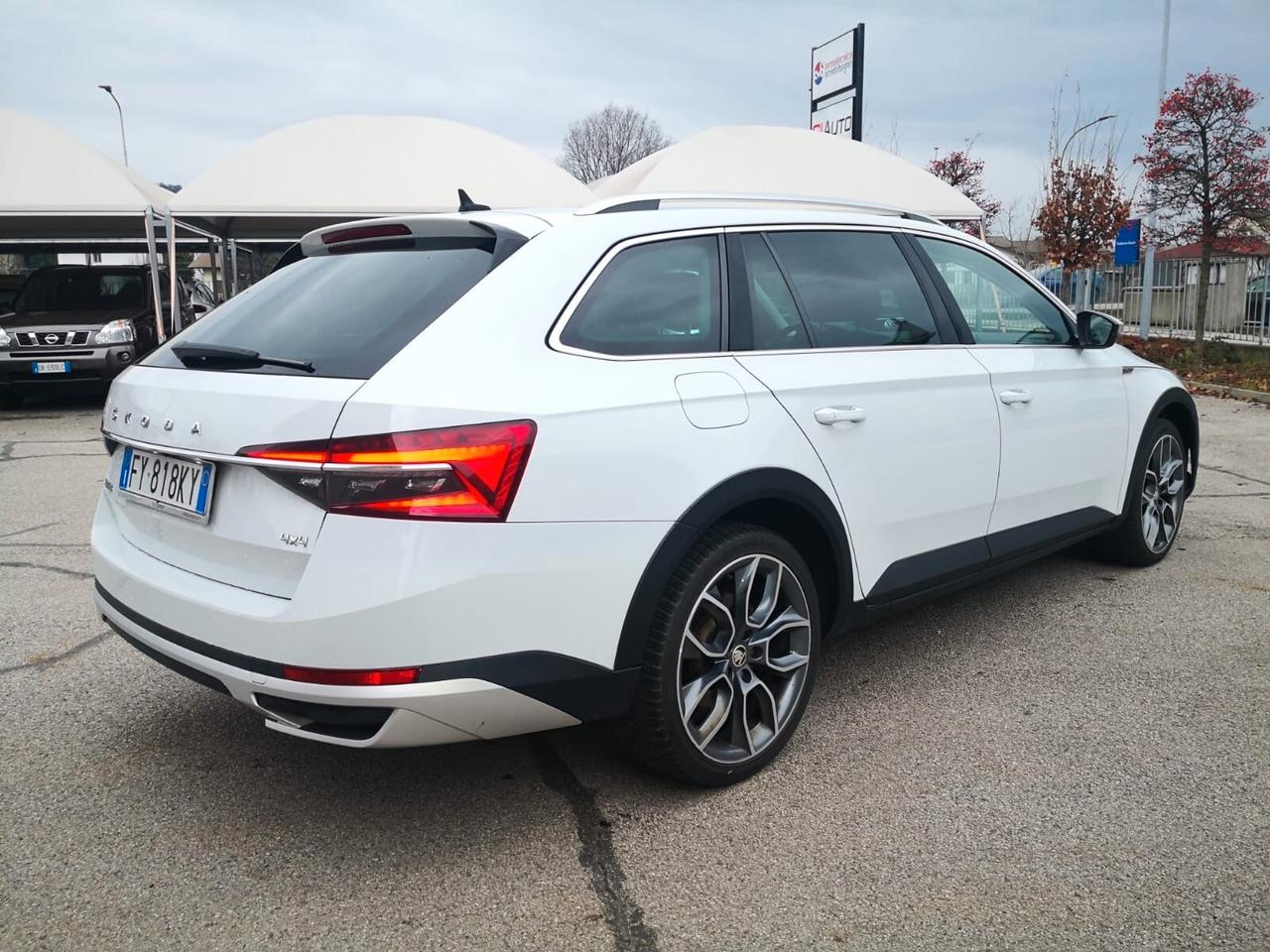 Skoda Superb 2.0 TDI 190 CV SCR DSG 4x4 Wagon Scout