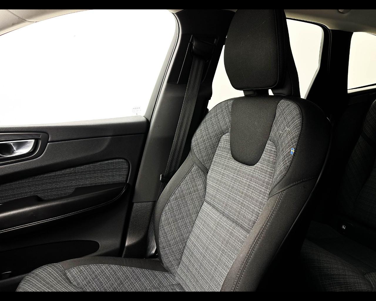 VOLVO XC60 B4 (d) AWD automatico Essential