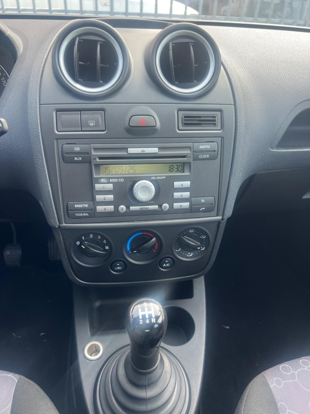 Ford Fiesta 1.2 16V 5p. Ghia 19 mila km