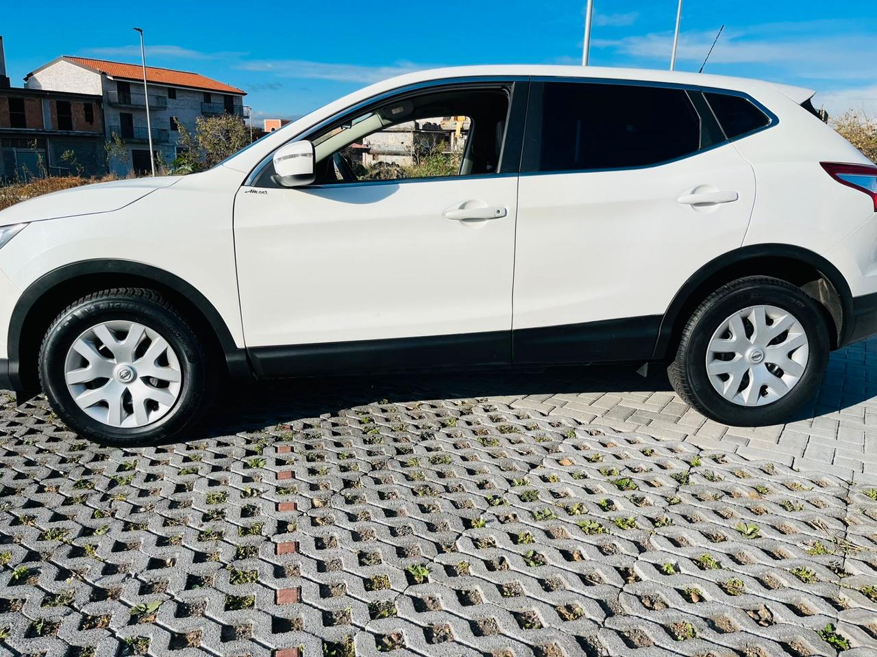 Nissan Qashqai 1.5 dCi Tekna diesel corso sicilia n 34 paterno'