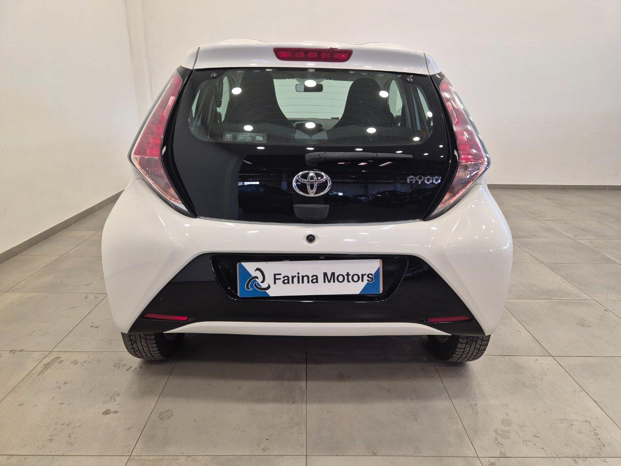 Toyota Aygo 5p 1.0 x-play aut. - NEOPATENTATI - Cam - Navi