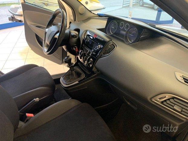 LANCIA Ypsilon 1.2 69 CV 5 porte S&S Silver