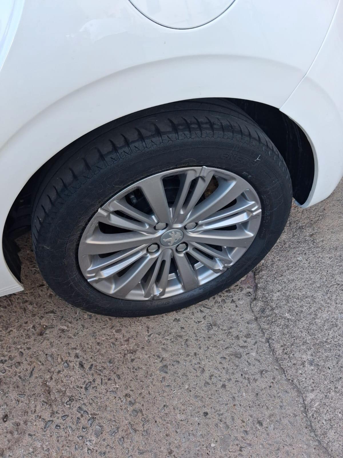 Peugeot 108 PureTech 82 5 porte Allure TOP!