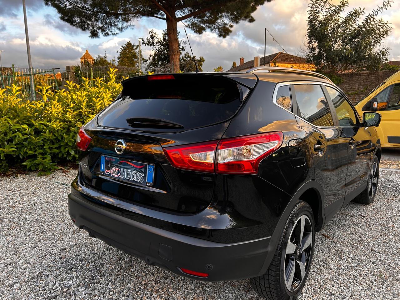Nissan Qashqai 1.6 dCi 2WD 360 *FULL*TETTO*NAVI*CAMERA*