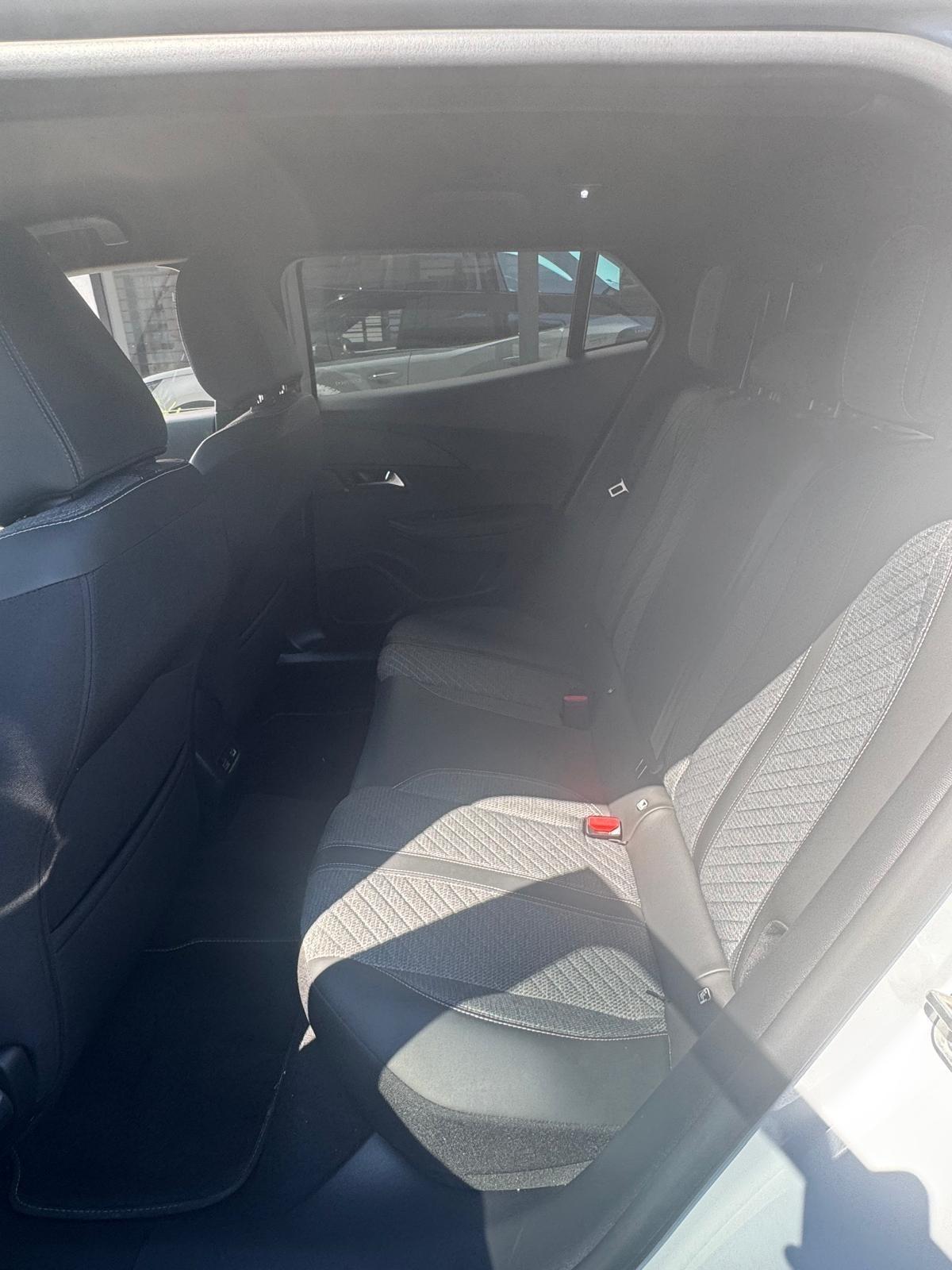 Peugeot 2008 BlueHDi 130 S&S EAT8 Allure