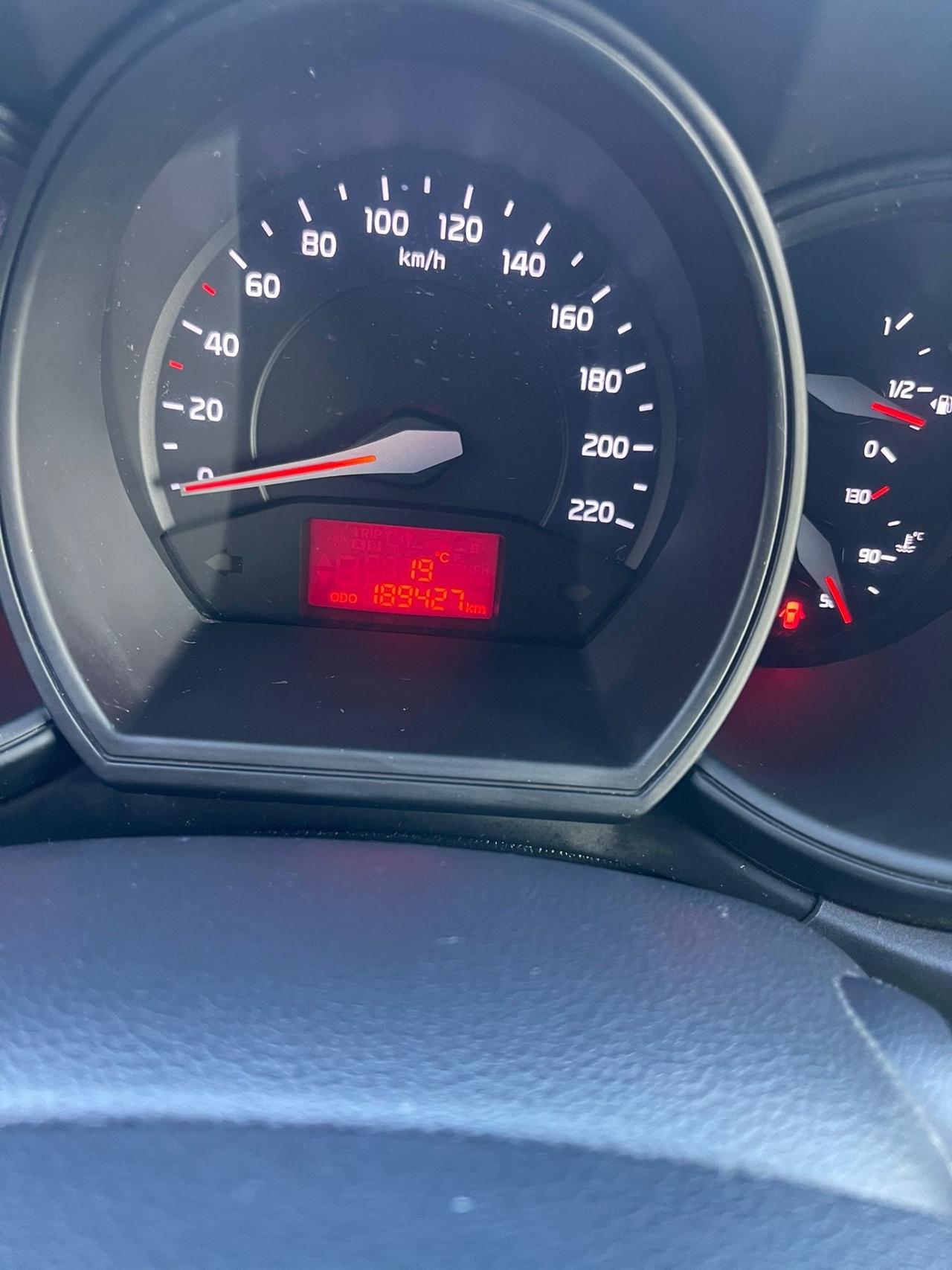 Kia Rio 1.4 CRDi - NEOPATENTATI-UNICO PROPRIETARIO