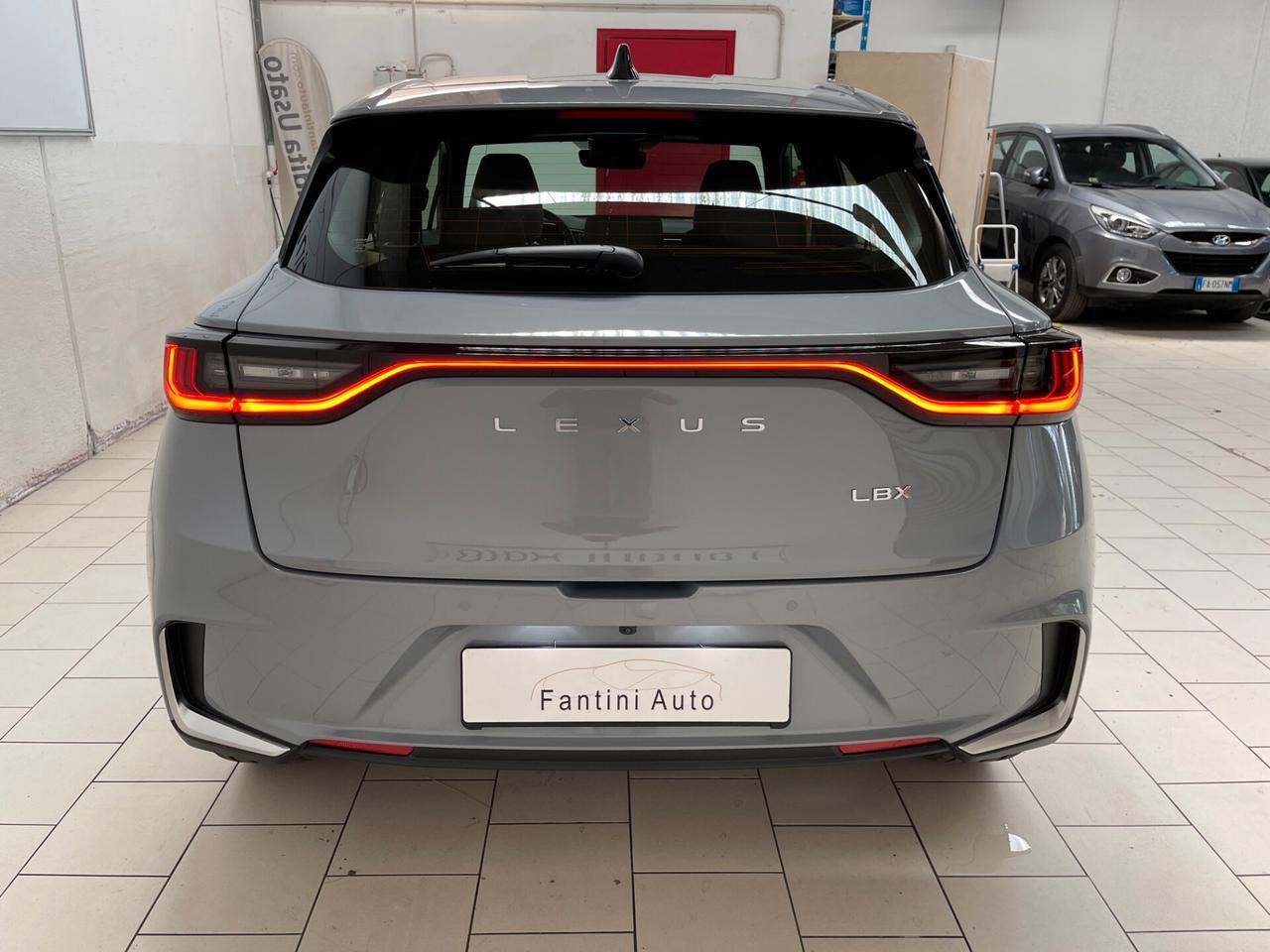 Lexus LBX Elegant hybrid 1.5 2wd e-cvt-Ok Neopat-LEGGI SOTTO