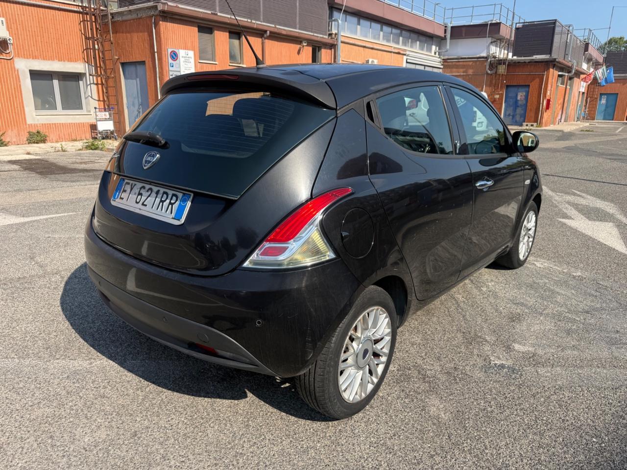 Lancia Ypsilon 1.2 69 CV 5 porte Gold