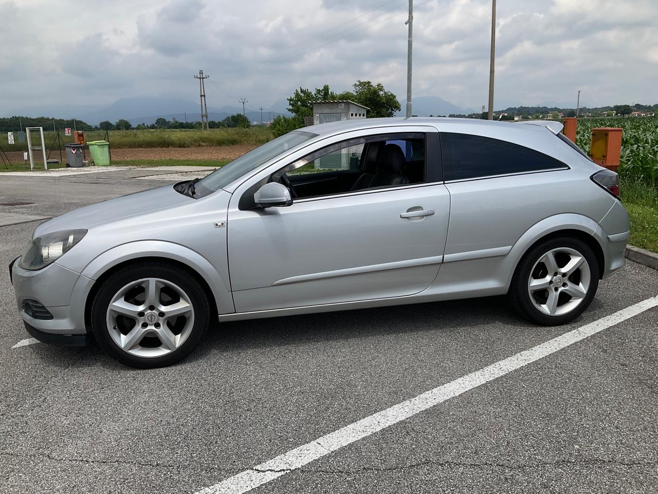 Opel Astra GTC 1.7 CDTI 101CV 3 porte Cosmo