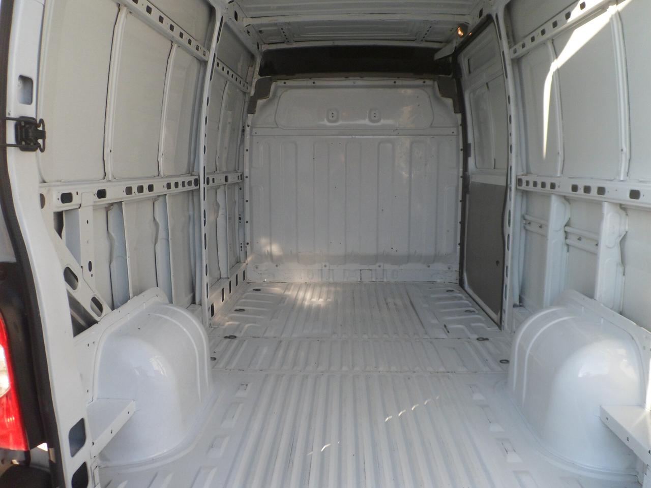 Renault Master furgone medio alto