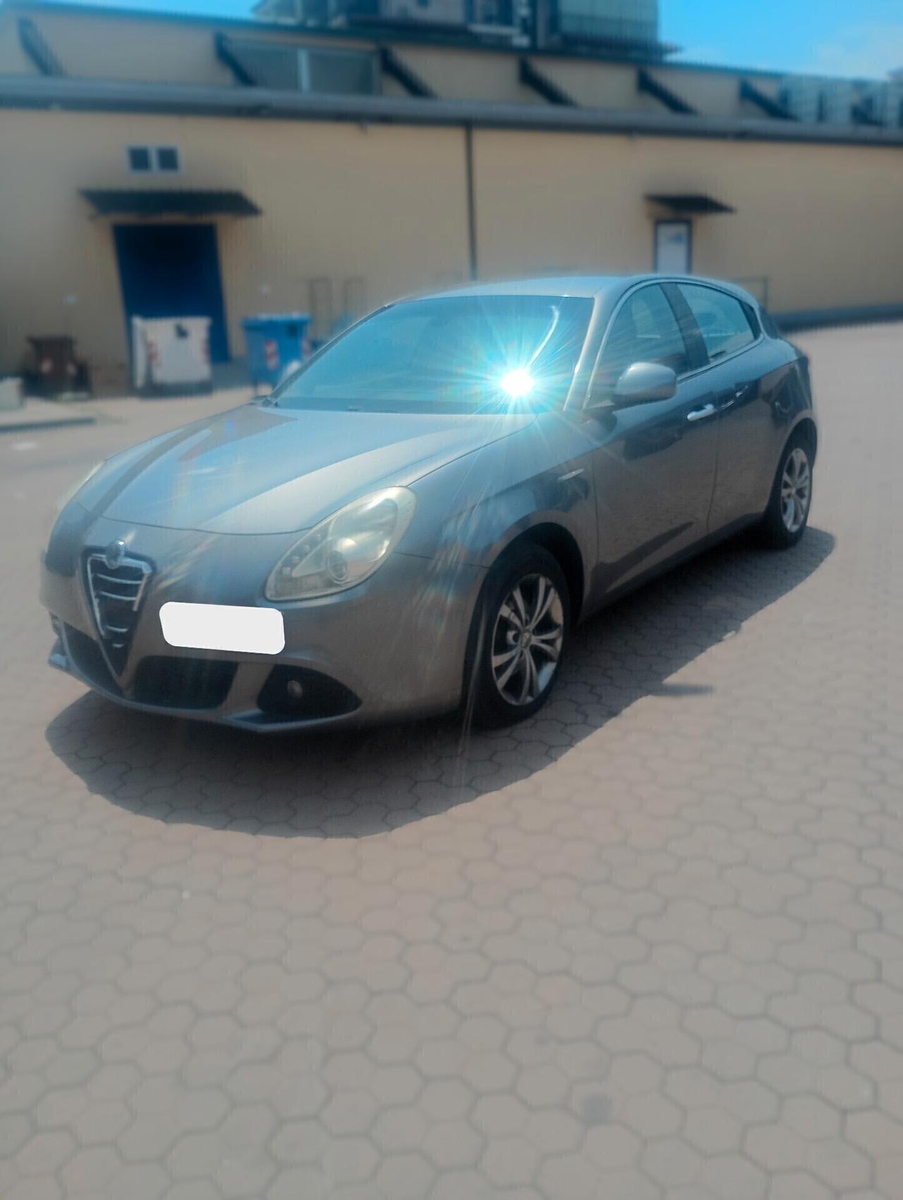 Alfa Romeo Giulietta - APERTI AD AGOSTO
