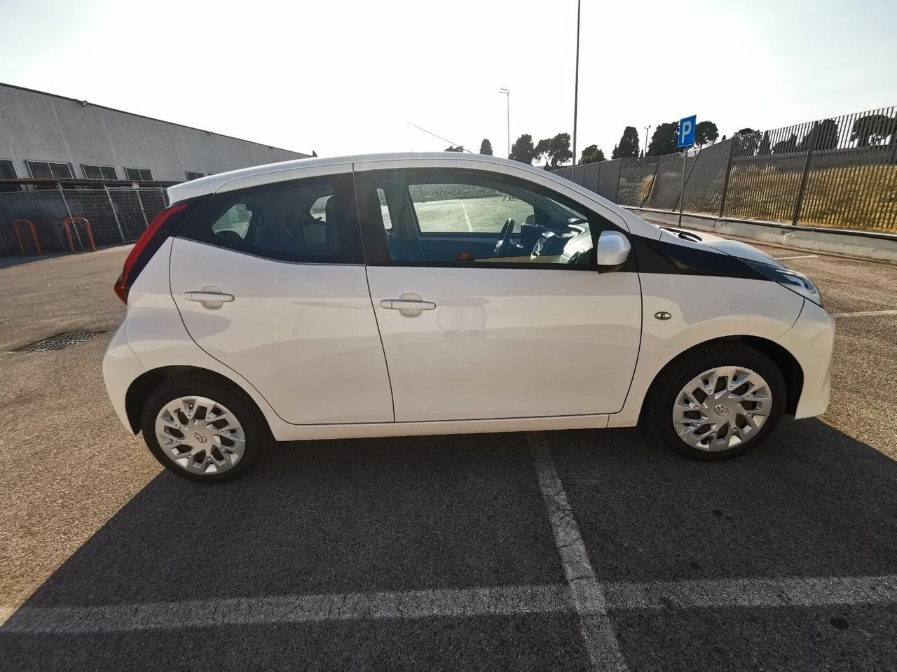 Toyota Aygo Connect 1.0 VVT-i 72CV 5P. x-business MMT