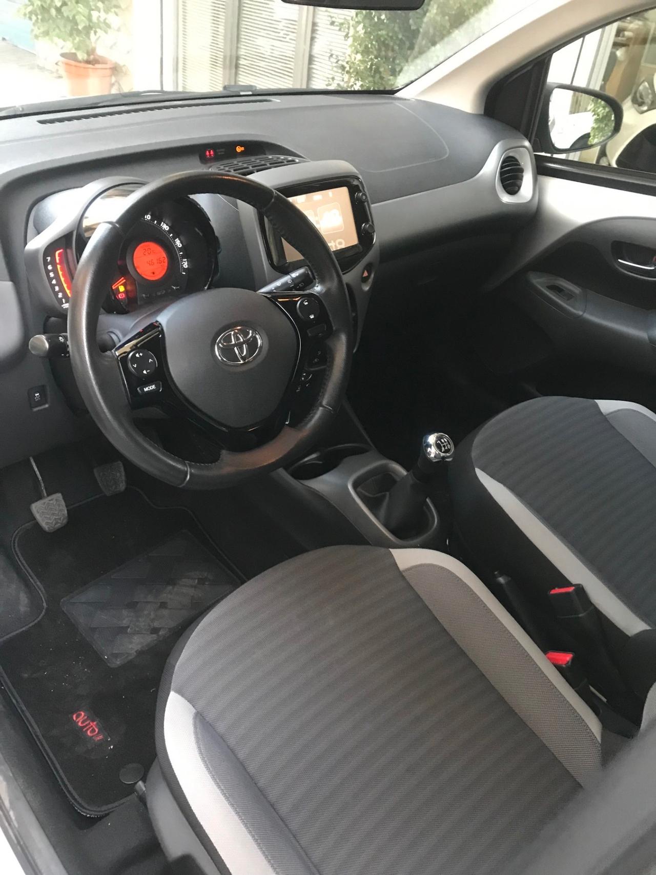 Toyota Aygo Connect 1.0 VVT-i 72 CV 5 porte x-play