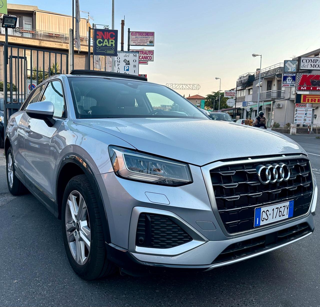 Audi Q2 30 TFSI Business Advanced