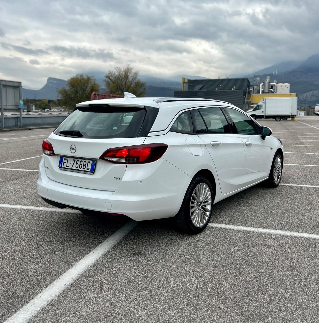 Opel Astra Sports Tourer FULL OPT. Gancio Traino