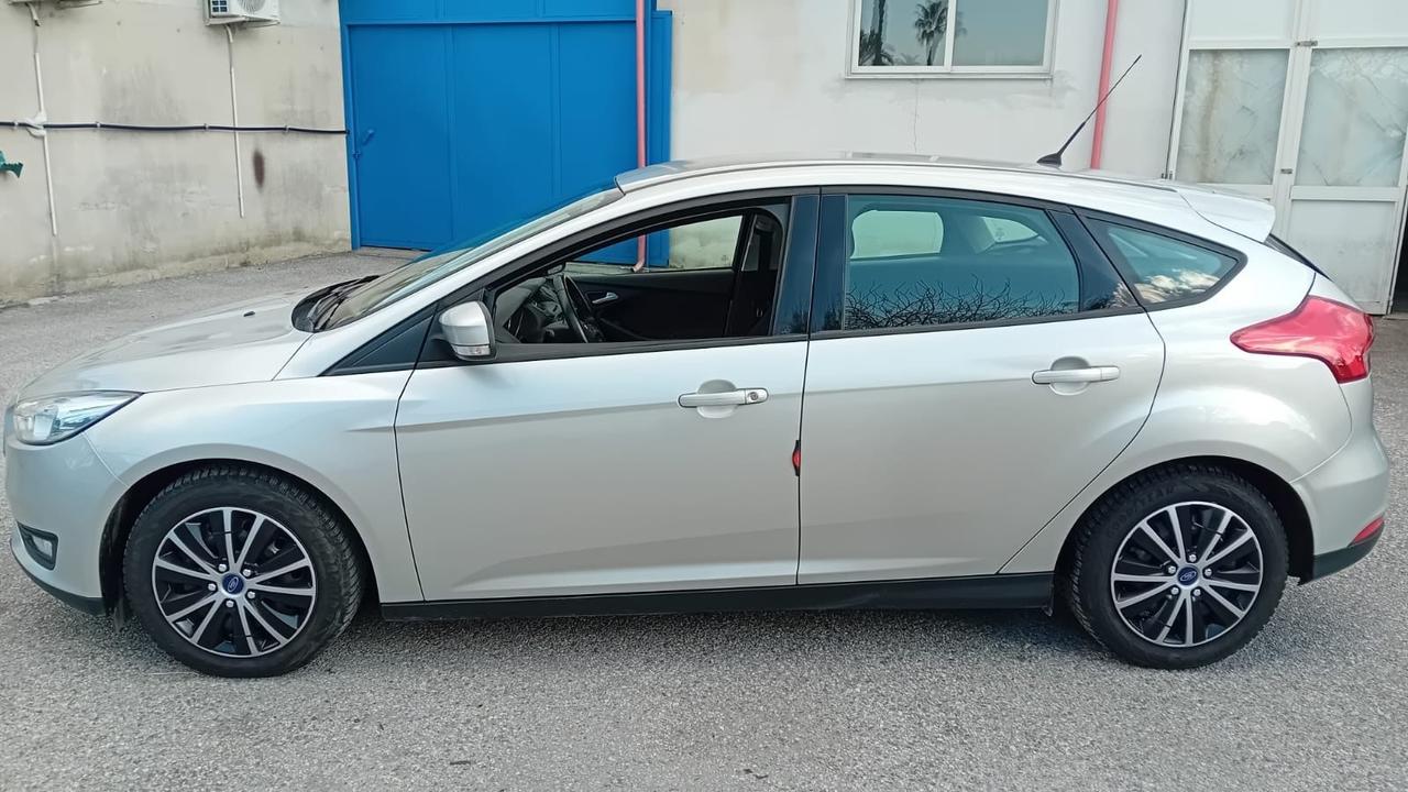 Ford focus 5P-1.6 gpl - km 86000-2015