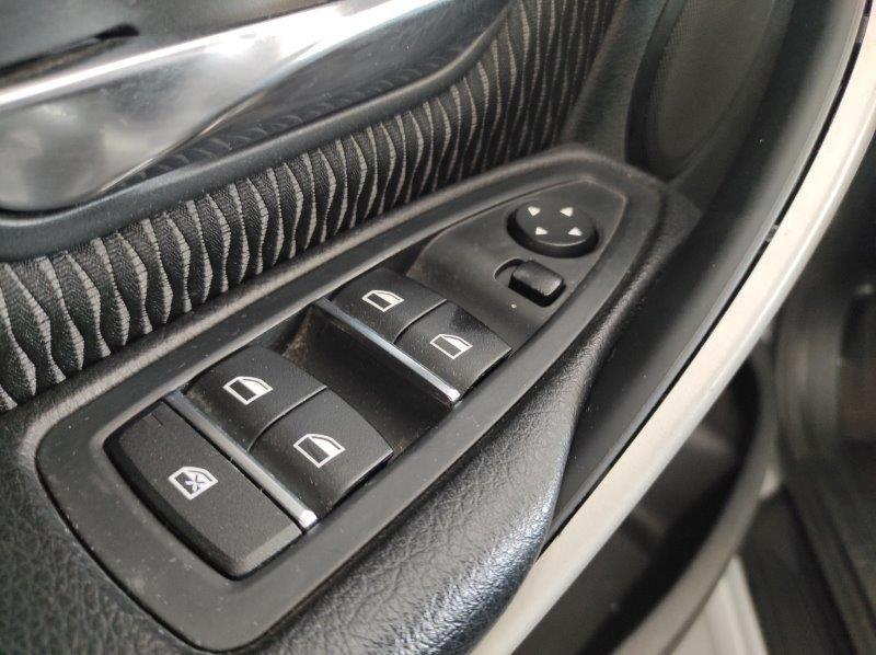 BMW Serie 3 (F30/F31) - 318d Business Advantage aut.
