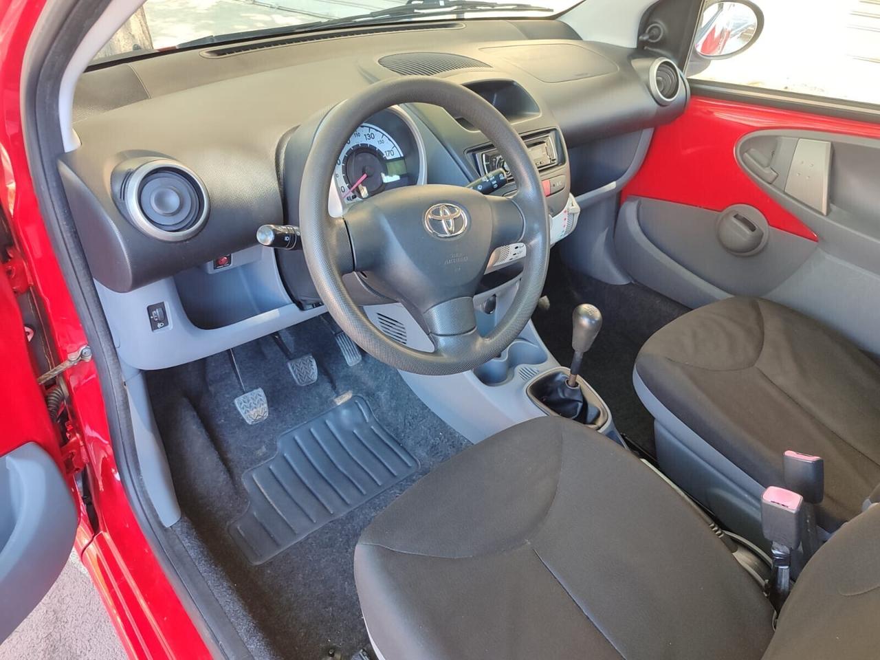 Toyota Aygo 1.0 BENZ 2010!!