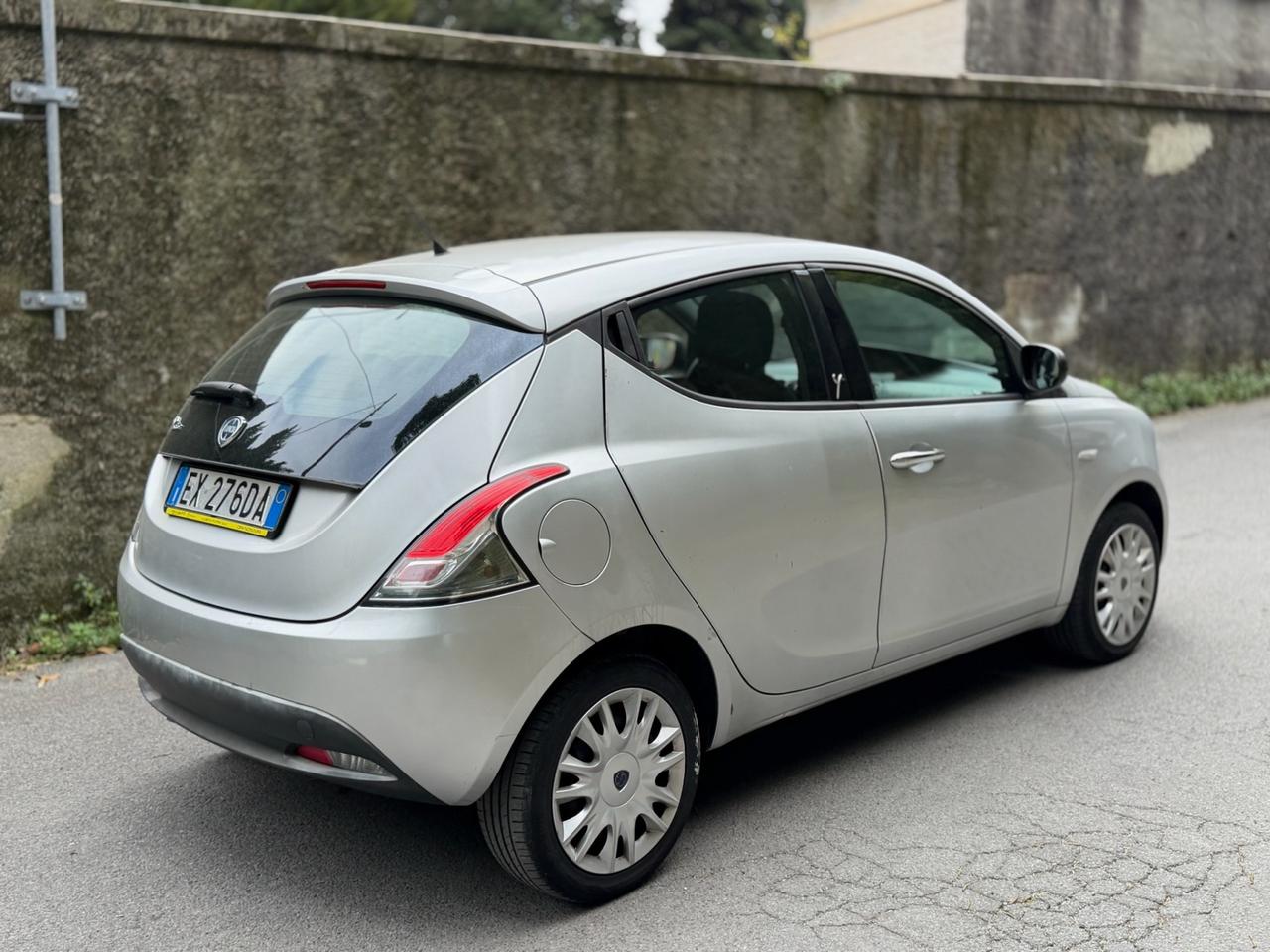 Lancia Ypsilon 1.2 69 CV 5 porte - gpl euro6