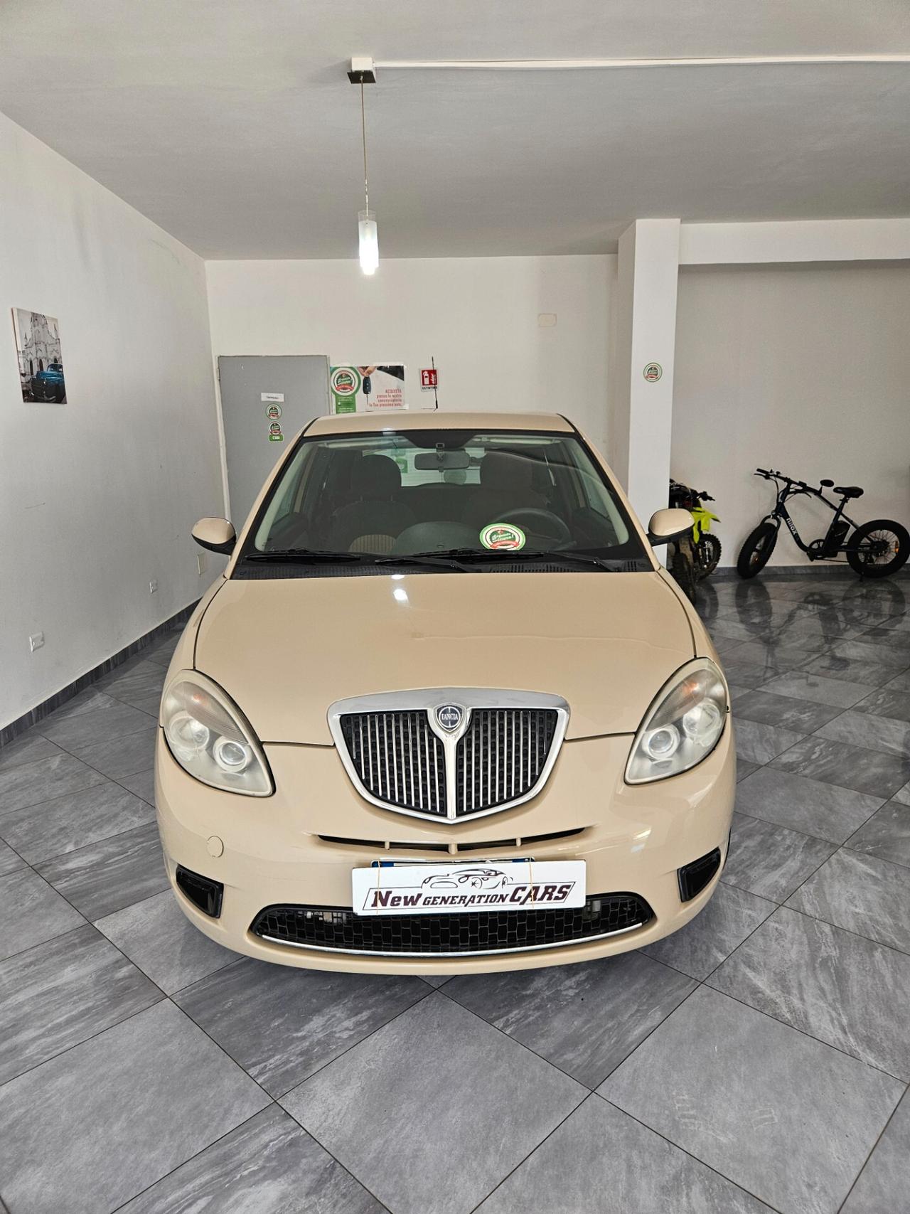 Lancia Ypsilon 1.4 16V Oro Plus