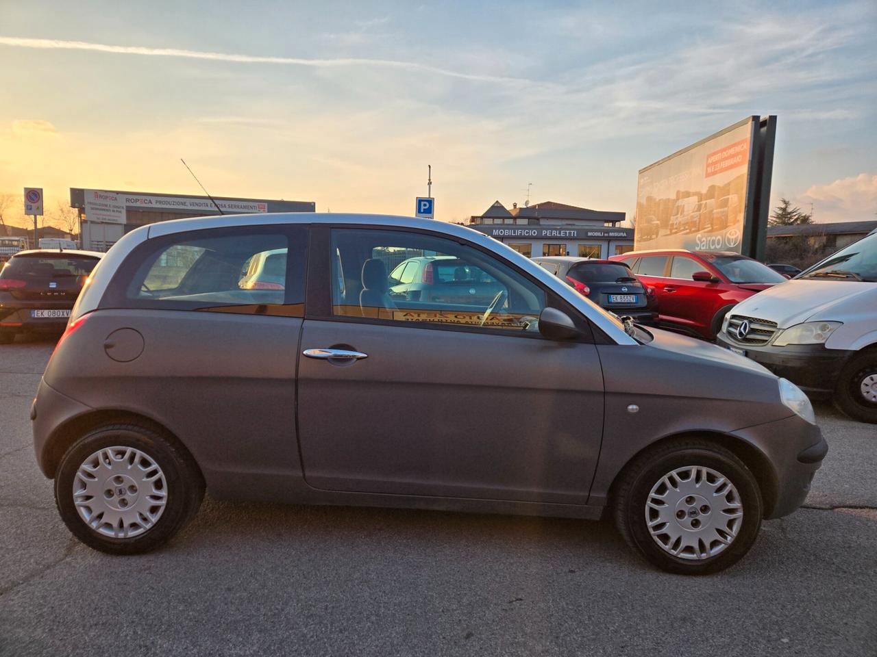 Lancia Ypsilon 1.2 8V Oro