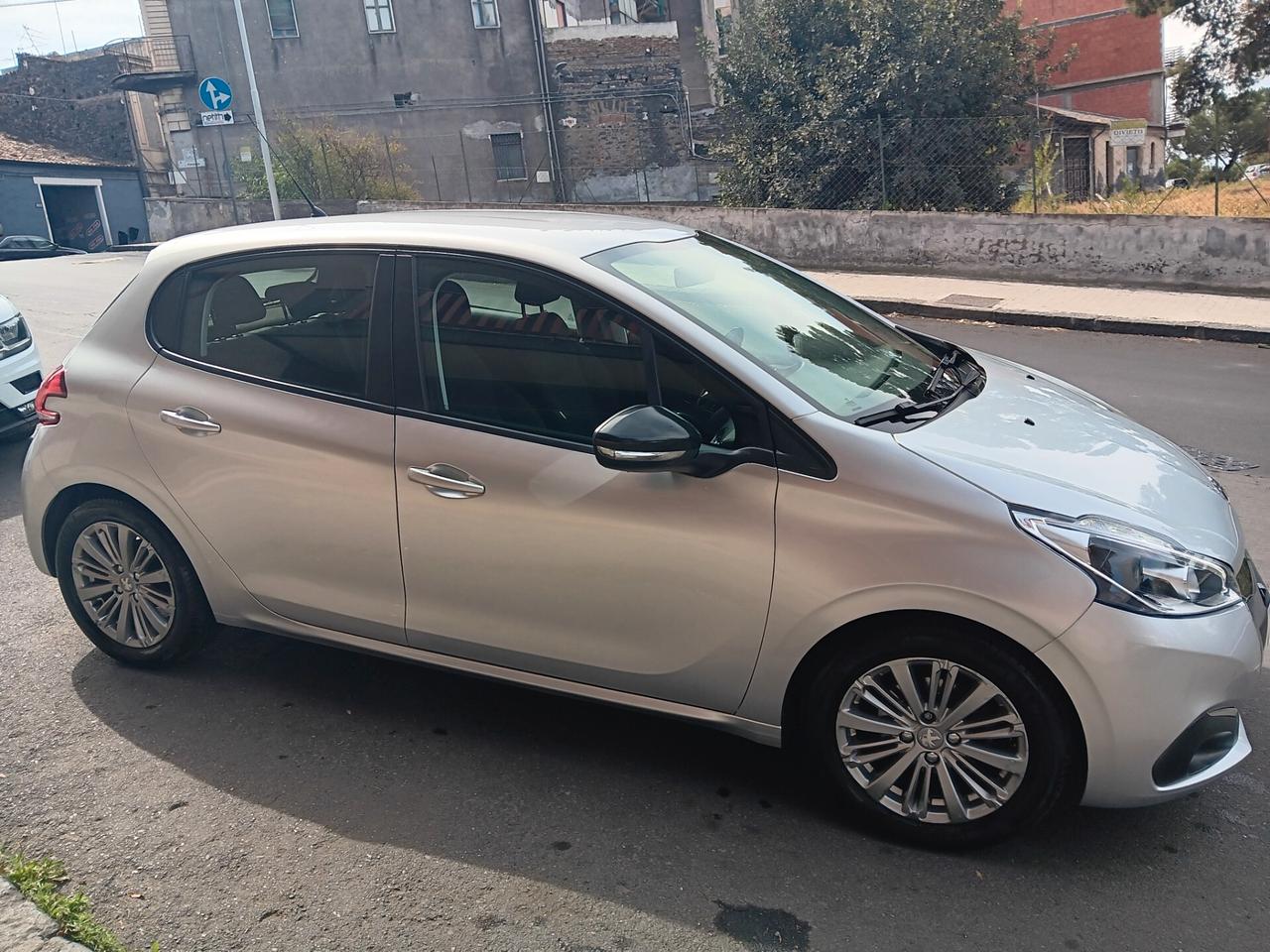 Peugeot 208 BlueHDi 75 5 porte Allure