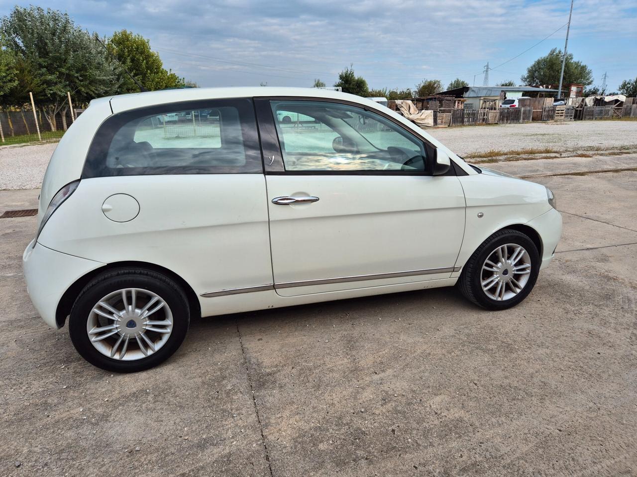 Lancia Ypsilon 1.3 MJT 75 CV Argento